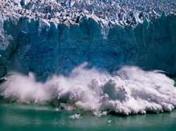 Effondrement d'un bloc de glace | Patagonie, Argentine | 01/02/2005 | © Dan Rafla/Aurora Photos/Corbis 