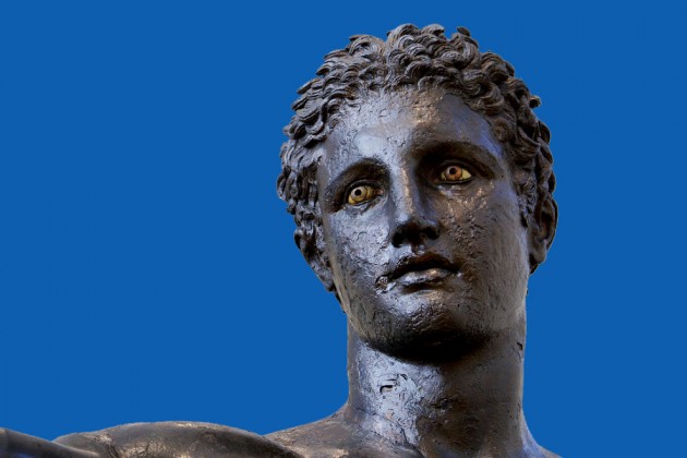 « L’Éphèbe d’Anticythère », statue de bronze classique-hellénistique (-340 - 330 av. J.-C.) conservée au Musée national archéologique d'Athènes.